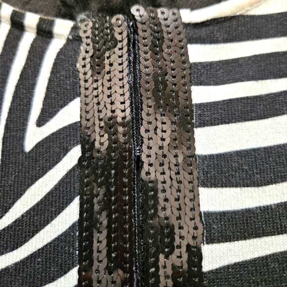 Carmen Marc Valvo Zebra Striped Top NWT - Picture 4 of 10